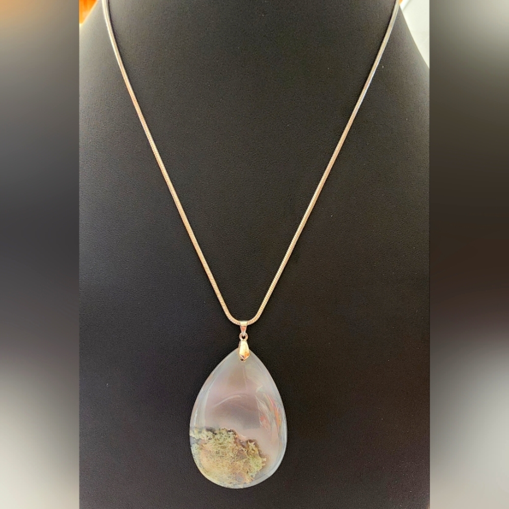 STUNNING Moss Agate Teardrop Pendant Necklace on Sleek Snake Chain EUC